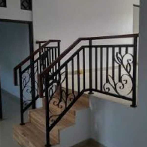 Contoh railing tangga 3 - Jasa pembuatan railing tangga besi Semarang Kendal